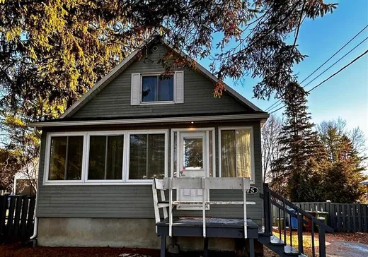 Two or more stories for sale - 45 Rue Ste-Thérèse, Oka, J0N1E0