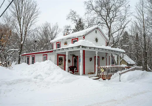 Maison à étages à vendre - 775 Ch. Tamaracouta, Saint-Sauveur, J0R1A0