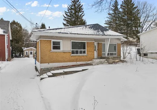 Bungalow for sale - 40 1re Avenue, Windsor, J1S2A3