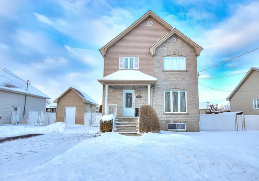 Two or more stories for sale - 54 Rue des Chênes, Saint-Zotique, J0P1Z0