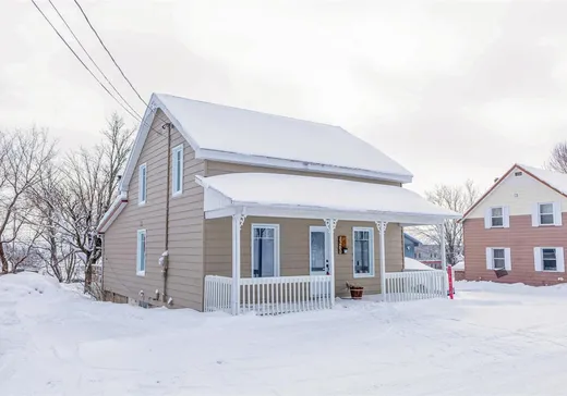 Un étage et demi à vendre - 1260 Rue de l'Église, Saint-Félix-de-Kingsey, J0B2T0