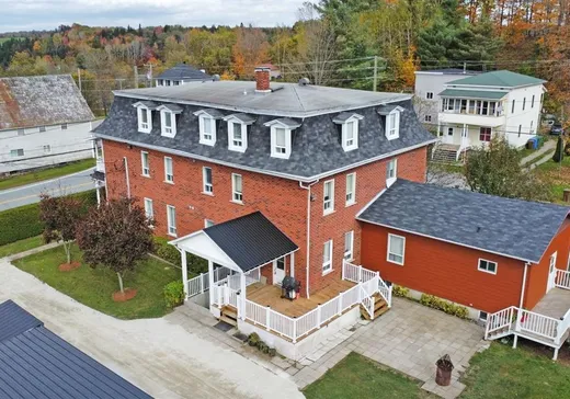 Two or more stories for sale - 601Z Rue Main, Bury, J0B1J0