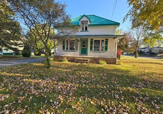 Maison à vendre - 9250 Av. Royale, Sainte-Anne-de-Beaupré, G0A 3C0