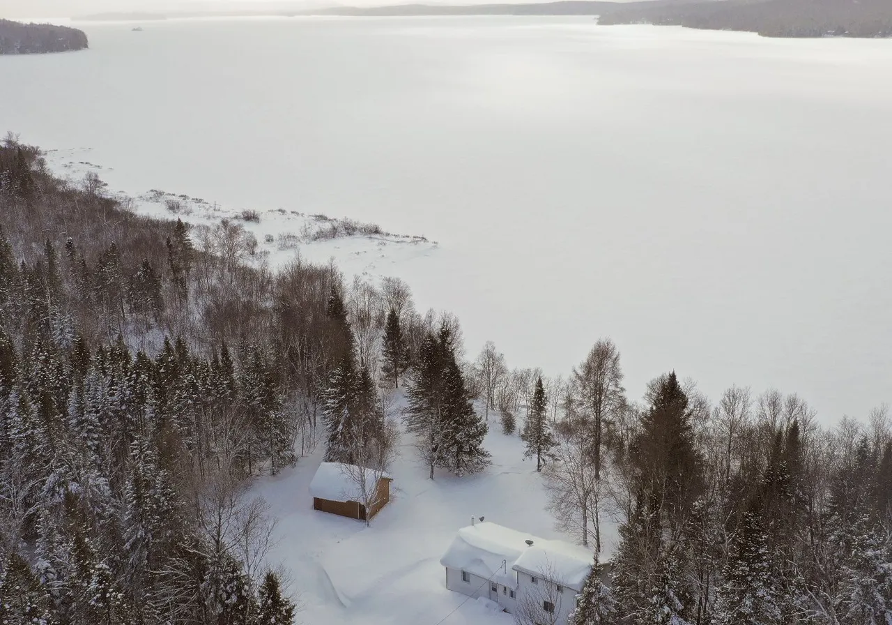 1025 Ch. de l'Aubépine — photo 1