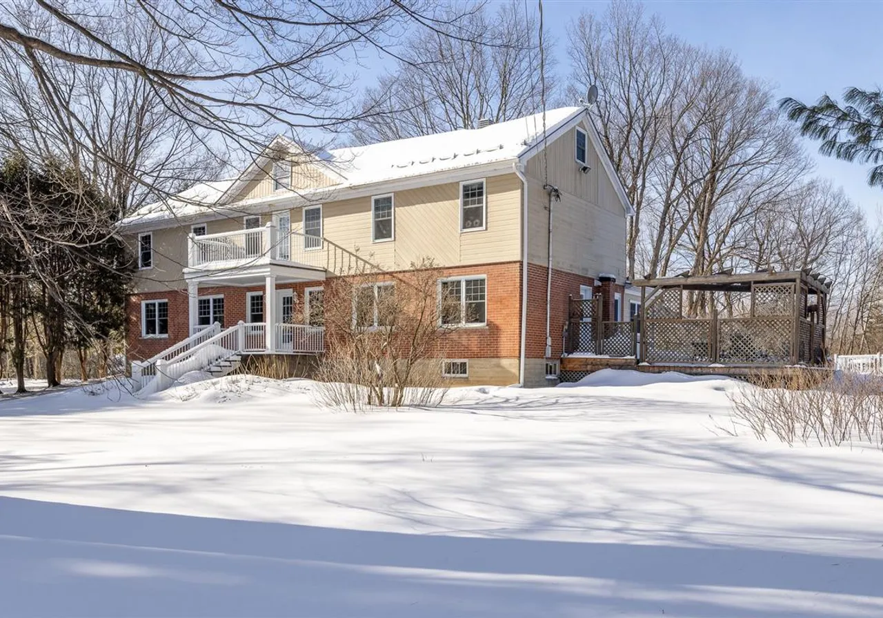 65 Ch. Papineau — photo 1