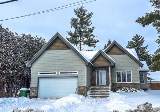 Bungalow for sale - 124 Rue Queen, Grenville, J0V1J0