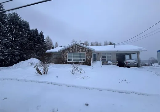 Bungalow à vendre - 63 Rue de la Frontière O., Témiscouata-sur-le-Lac, G0L2B0