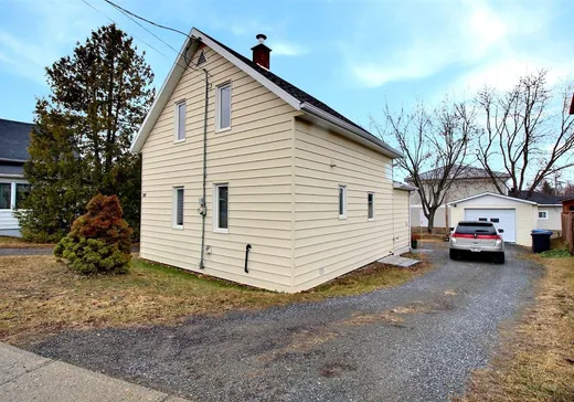 1 1/2 Storey for sale - 303 Av. de la Fabrique, Dégelis, G5T1B4