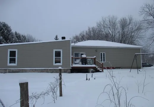 Bungalow à vendre - 509 Route 116, Acton Vale, J0H1A0