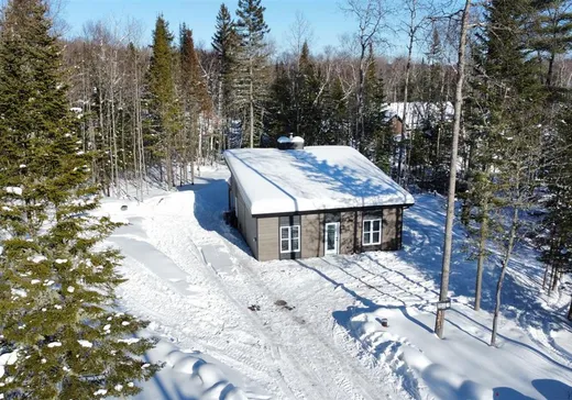 Bungalow à vendre - 301 Ch. du Bonheur, Saint-Michel-des-Saints, J0K3B0