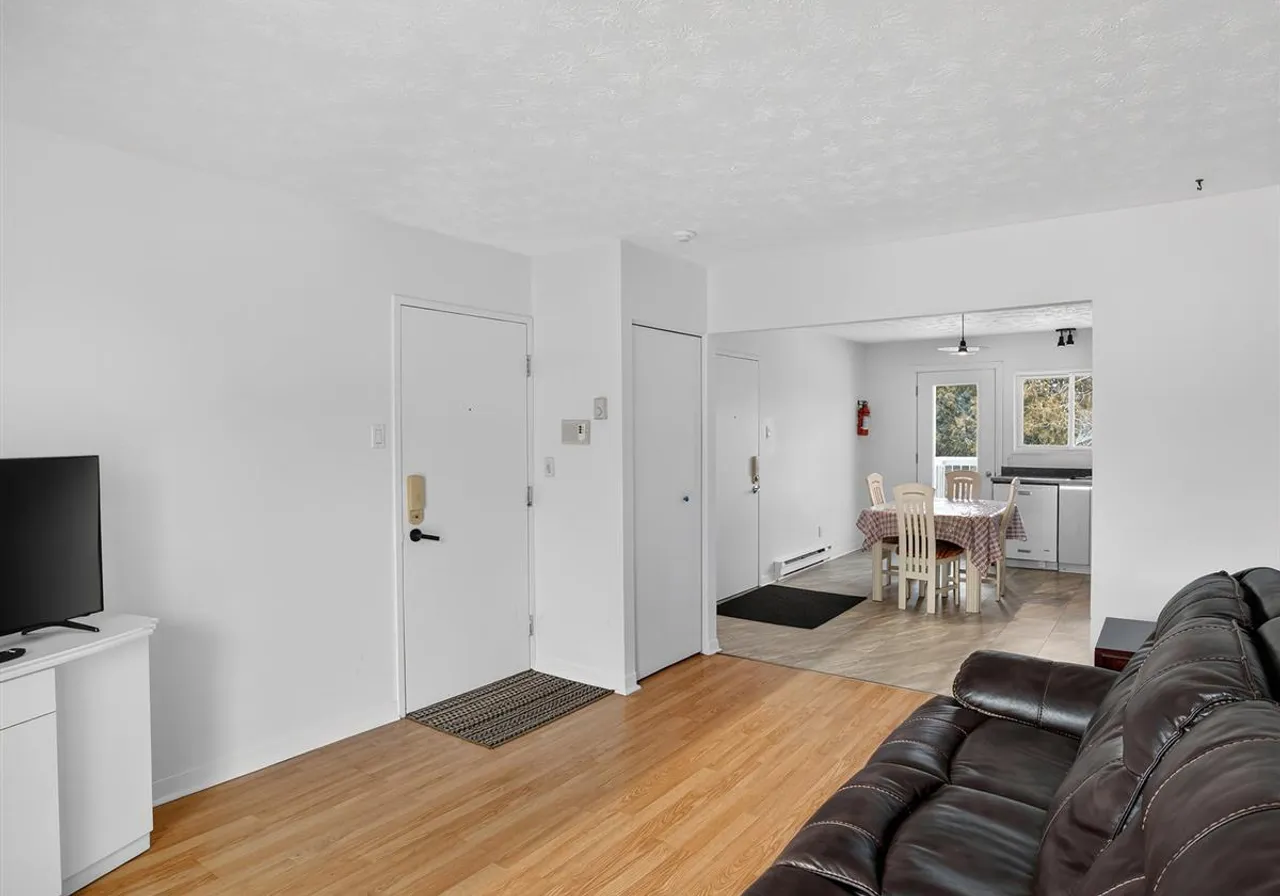 94 Boul. de Bromont, App. 6 — photo 2