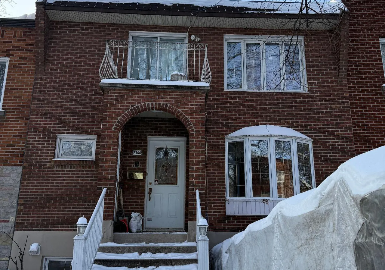 2366 Av. West Hill — photo 1