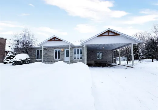 Bungalow for sale - 3755 Boul. Jean-De Brébeuf, St-Nicephore, J2A3K3