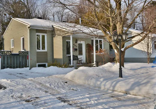 Maison à vendre - 985 Rue St-John, Otterburn Park, J3H 5S7