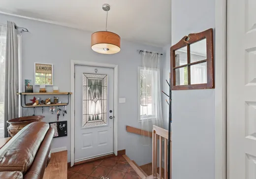 Maison à vendre - 985 Rue St-John, Otterburn Park, J3H 5S7