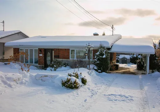 Bungalow à vendre - 111 Rue Léonard, Magog, J1X1B7