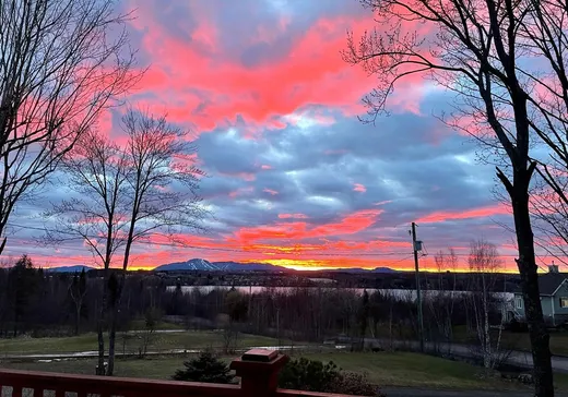 Maison à vendre - 220 Rue Fleury, Ste-Catherine-De-Hatley, J0B 1W0