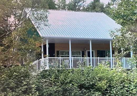 Two or more stories for sale - 298 3e chemin du Lac-Sébastien, St-David-de-Falardeau, G0V1C0