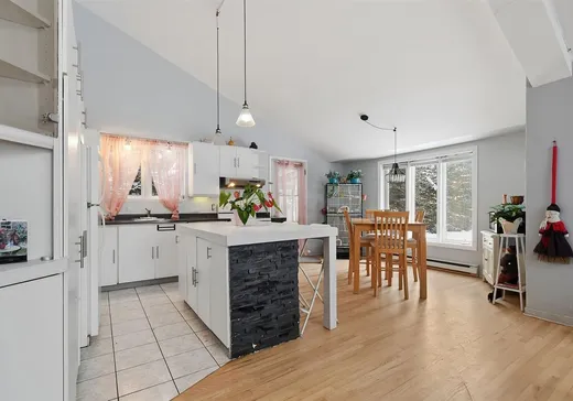 Maison à étages à vendre - 230 Rue des Pins, Saint-Calixte, J0K1Z0