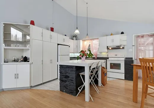 Maison à vendre - 230 Rue des Pins, Saint-Calixte, J0K 1Z0