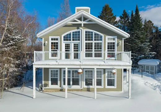 Two or more stories for sale - 45 Rue Molière, Eastman, J0E1P0