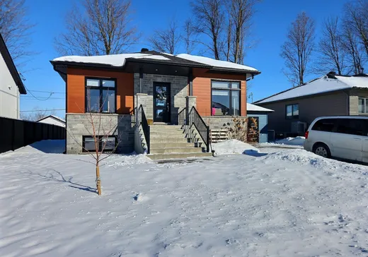 Maison à étages à vendre - 807 Rue Smith, Farnham, J2N0H7