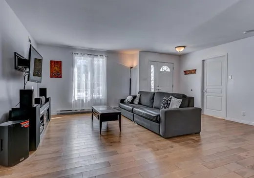 Maison à vendre - 116-116A Rue Rémi-Simon, Sainte-Sophie, J5J 2Y9