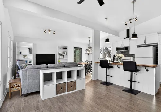 Maison à vendre - 195 1re avenue Opéra, Saint-Calixte, J0K 1Z0