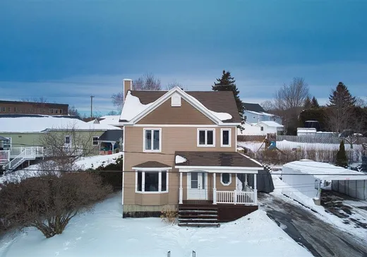 Two or more stories for sale - 239 Rue Ste-Anne, Coaticook, J1A1H1
