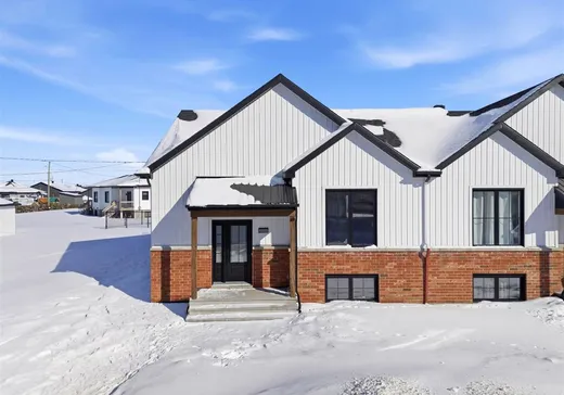 Bungalow for sale - 2500 Rue Verdi, Drummondville, J2B8G2