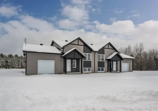 Bungalow for sale - 17 Rue St-Pierre, East Angus, J0B1R0