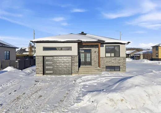 Bungalow à vendre - 150 Rue du Mûrier, Drummondville, J2C0N8