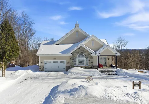 Bungalow à vendre - 194 Rue Montcalm, Bromont, J2L2C7