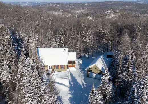 House for sale - 63 Ch. de la Fleur-de-Lune, Saint-Sauveur, J0R 1R1