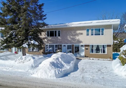 Two or more stories for sale - 803 Rue Dorion, Mont-Laurier, J9L2C3