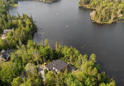 Two or more stories for sale - 25 Rue du Randonneur, Sainte-Marguerite-du-Lac-Masson, J0T1L0