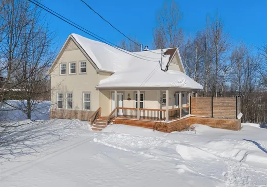 Maison à étages à vendre - 43 Rue de Bruges, Waterloo, J0E2N0