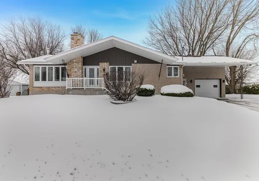 Bungalow à vendre - 551 Rue Principale, La Présentation, J0H1B0