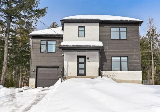 Maison à étages à vendre - 203 Rue du Curé-Presseault, Saint-Colomban, J5K0H8