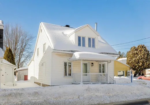 Maison à étages à vendre - 817 Av. Principale, Saint-Marc-des-Carrières, G0A4B0