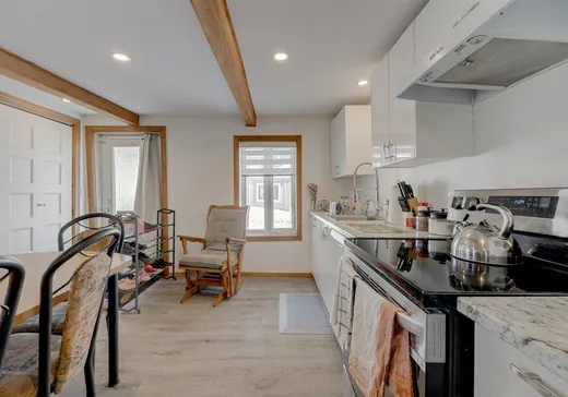 Maison à vendre - 817 Av. Principale, Saint-Marc-des-Carrières, G0A 4B0