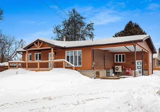 Bungalow for sale - 42 Rue St-Joseph, Gracefield, J0X1W0