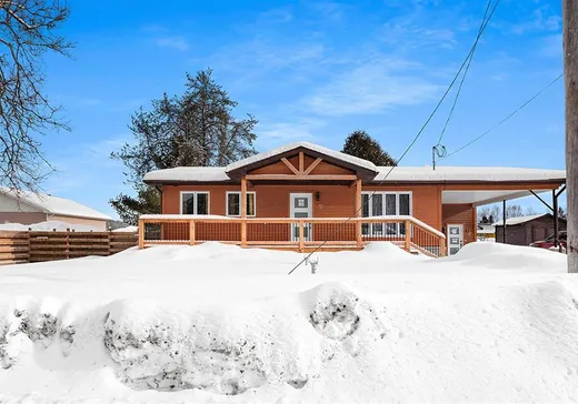 House for sale - 42 Rue St-Joseph, Gracefield, J0X 1W0