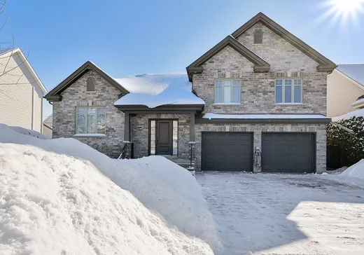 Two or more stories for sale - 2500 Rue Principale, Sainte-Julie, J3E2H6