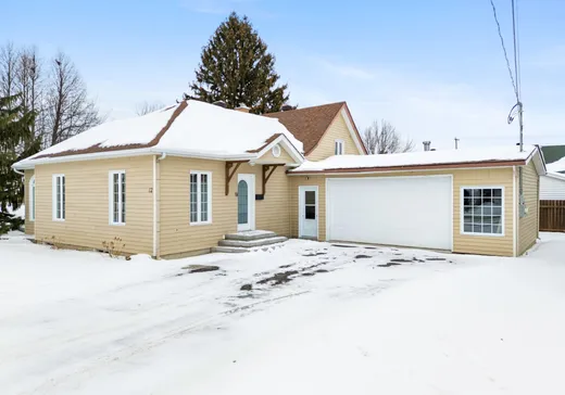 Maison à étages à vendre - 12 Rue Genest, Saint-Jean-sur-Richelieu, J2X2V1