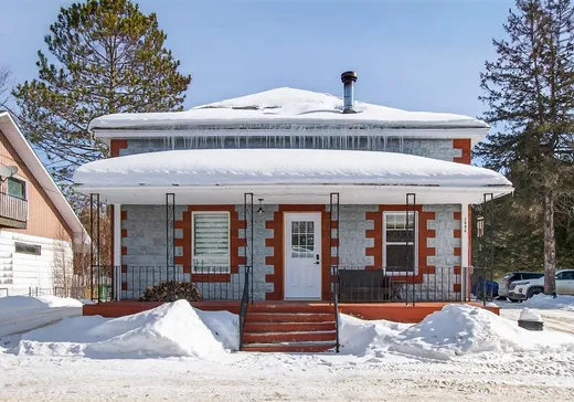Maison à étages à vendre - 1894 Rue du Village, Val Morin, J0T2T0