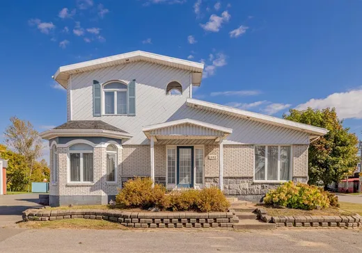 Maison à étages à vendre - 1368 Boul. Bona-Dussault, Saint-Marc-des-Carrières, G0A4B0