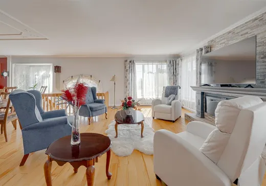 Maison à vendre - 1368 Boul. Bona-Dussault, Saint-Marc-des-Carrières, G0A 4B0