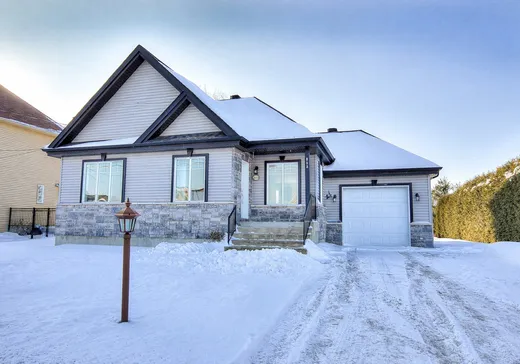 Maison à étages à vendre - 213 Rue Graham-Cooke, Saint-Zotique, J0P1Z0