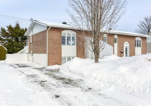 Bungalow à vendre - 780 Rue Jolliet, Pointe-Du-Lac, G9B1E1